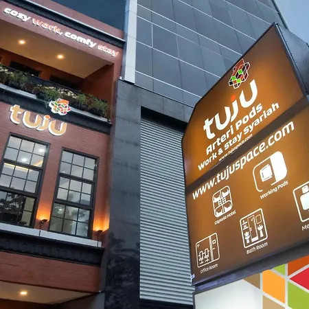 Tuju Arteri Pods Hostel